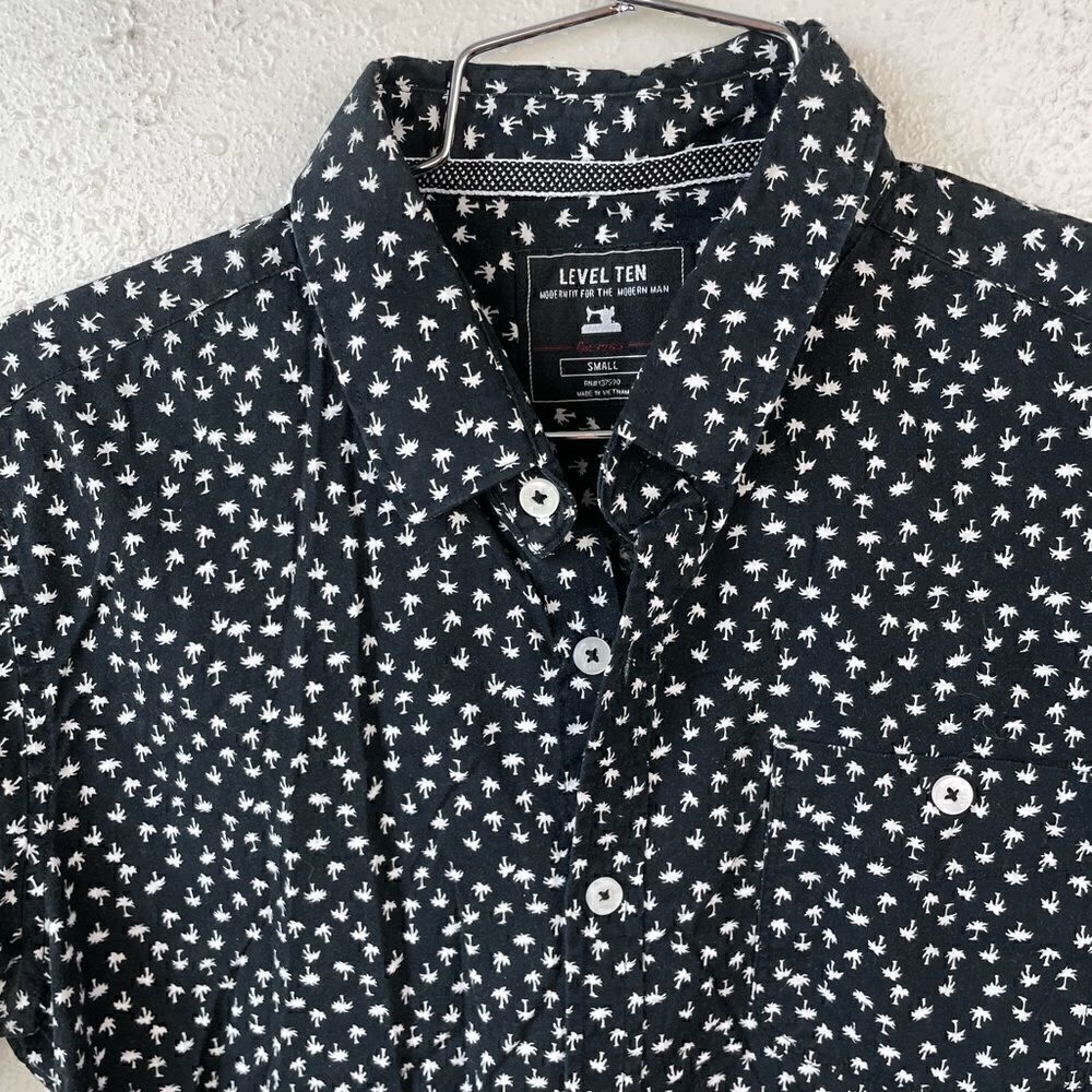 Level Ten Palm Tree Button Down Shirt Size S EUC - Picture 2 of 5